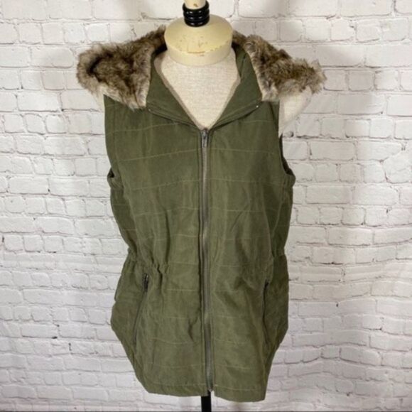 BB Dakota Hooded Vest new without Tag - Picture 1 of 3